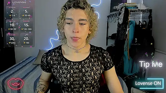 Snapshot of Lyric_Mirage chatting on November 2025 08:30:01 PM Lyric Mirage online show from November 2025 08:30:01 PM