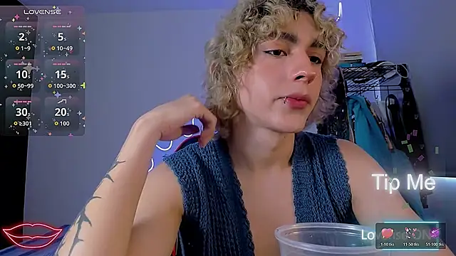 Snapshot of Lyric_Mirage chatting on November 2025 09:03:02 PM Lyric Mirage online show from November 2025 09:03:02 PM