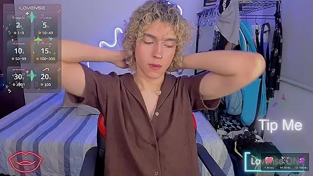 Snapshot of Lyric_Mirage chatting on December 2025 11:00:02 PM Lyric Mirage online show from December 2025 11:00:02 PM