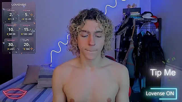 Snapshot of Lyric_Mirage chatting on December 2025 09:56:01 PM Lyric Mirage online show from December 2025 09:56:01 PM