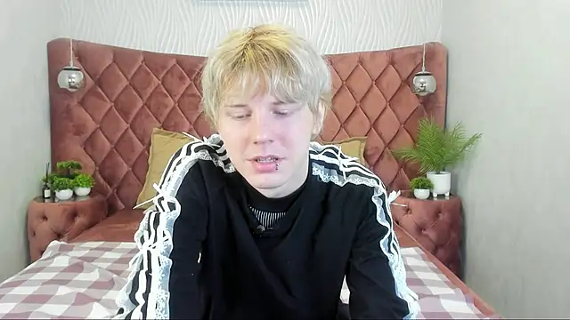 KevinMilky online show from October 2025 02:57:02 PM