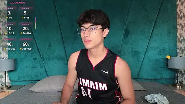 Aaron Eze online show from February 2026 08:36:01 PM