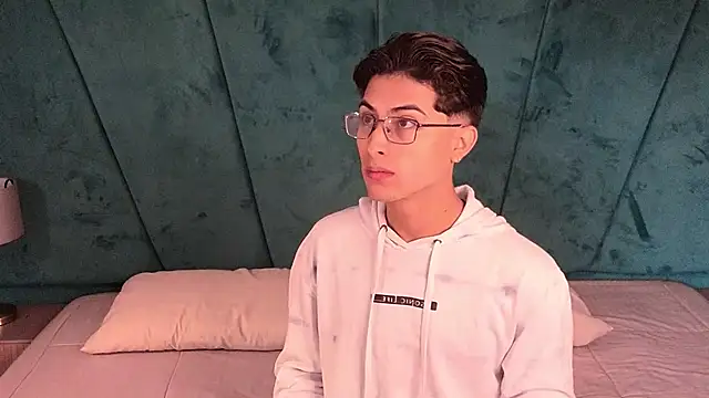 Aaron Eze online show from March 2026 12:27:02 PM