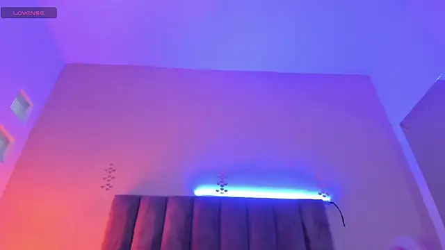 Xavier Fox    online show from February 2026 09:00:02 PM