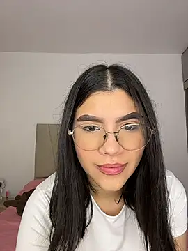 Julietalcl online show from April 2026 09:06:01 AM