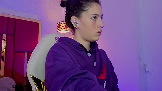 moon winy online show from April 2026 11:39:02 AM