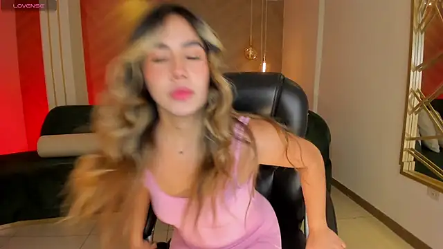 AnnieMonroe1 online show from November 2025 07:18:02 PM