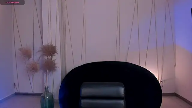 AnnieMonroe1 online show from December 2025 01:05:02 PM