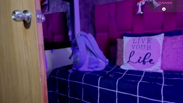 camila  bouzas online show from February 2026 12:01:01 PM