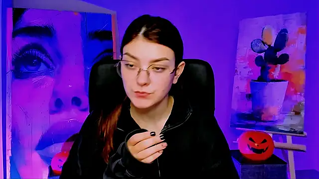 AnaSteisher online show from October 2025 01:25:01 PM