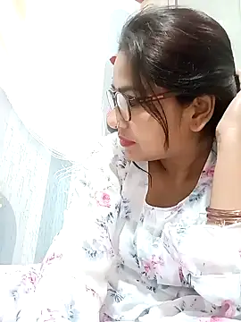 Vanshika1432 online show from November 2025 04:57:01 AM