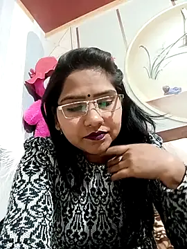 Vanshika1432 online show from December 2025 11:48:01 AM