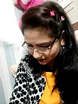 Vanshika1432 online show from December 2025 04:52:01 AM