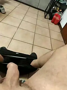 Italianstyle79 online show from November 2025 05:08:01 PM