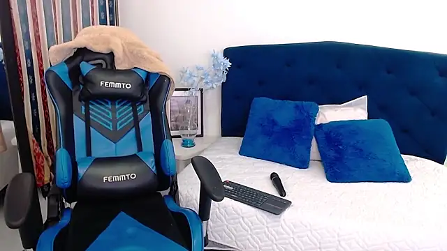 Scarlett Glows1 online show from October 2025 07:57:02 PM