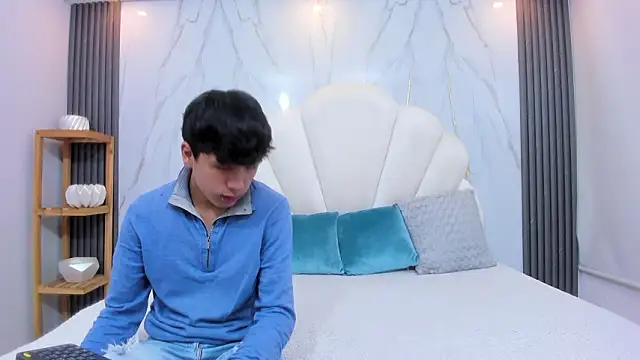 hoot booys  online show from February 2026 08:07:02 PM