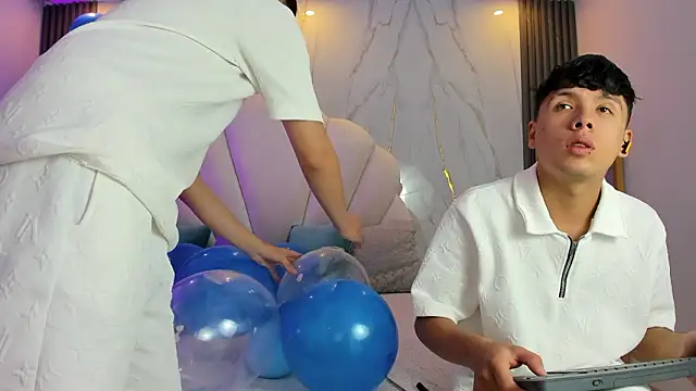 hoot booys  online show from February 2026 09:00:02 PM