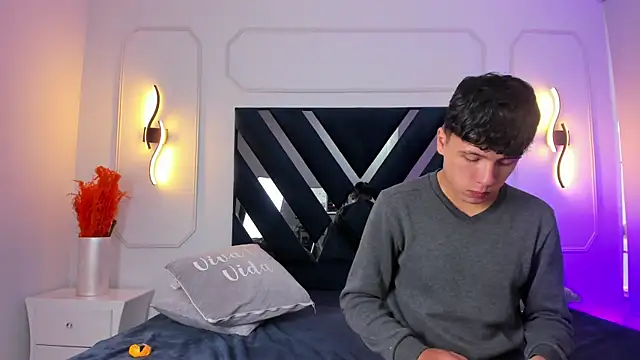 hoot booys  online show from February 2026 08:19:02 PM