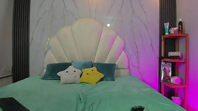 hoot booys  online show from April 2026 03:40:02 AM