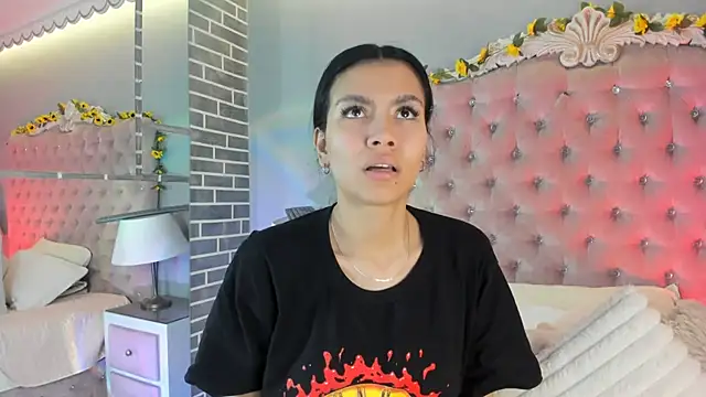 TanyaBello online show from April 2026 05:18:02 AM