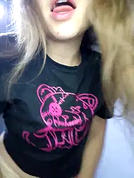 Snapshot of bambiluly chatting on October 2025 11:07:01 PM bambiluly online show from October 2025 11:07:01 PM