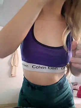 bambiluly online show from November 2025 07:51:02 PM