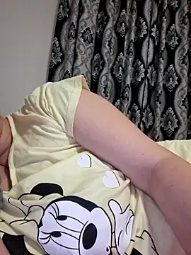 Snapshot of Ariana381 chatting on November 2025 10:02:01 PM Ariana381 online show from November 2025 10:02:01 PM