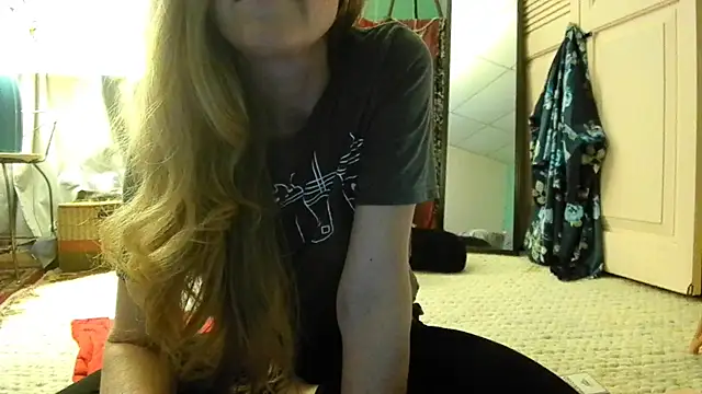 Snapshot of embershines chatting on May 2026 04:26:02 PM embershines online show from May 2026 04:26:02 PM
