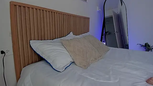 Little Emma 11 online show from February 2026 02:20:02 PM