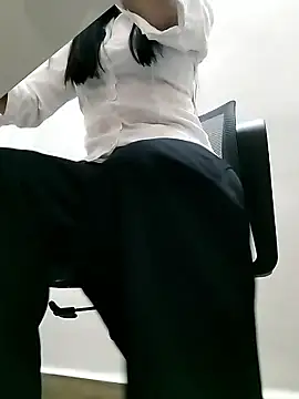 Snapshot of emi_jp chatting on November 2025 05:31:01 AM emi jp online show from November 2025 05:31:01 AM