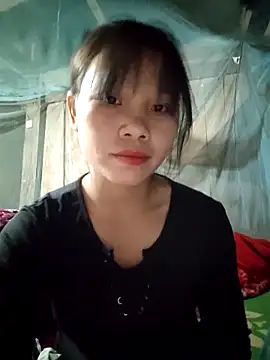 linh-miu99 online show from November 2025 01:43:01 PM