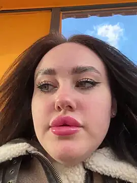 KiraSunshine online show from November 2025 03:42:02 AM