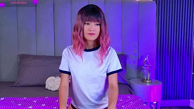 Tiny Dream online show from December 2025 09:11:01 PM