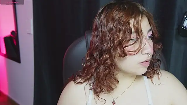 littlee red online show from April 2026 08:45:02 PM