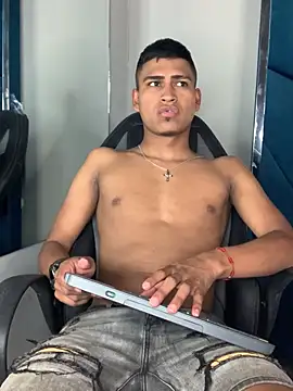 Emiliano Reyes online show from March 2026 03:44:02 AM