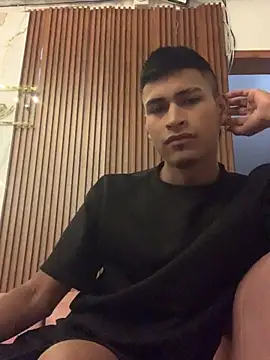 Snapshot of Emiliano_Reyes chatting on July 2026 05:23:02 AM Emiliano Reyes online show from July 2026 05:23:02 AM