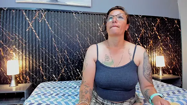 alice h4rt online show from November 2025 12:49:02 PM