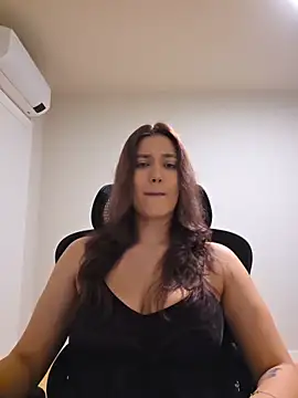 MiaRides19 online show from April 2026 07:58:02 PM