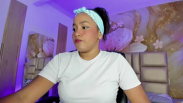 NahomiWalker  online show from December 2025 07:22:01 PM