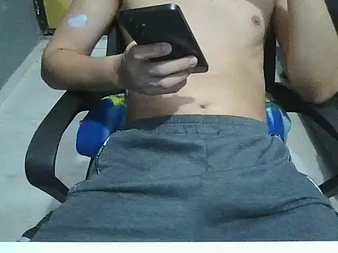 Snapshot of leo__bunny chatting on November 2025 11:47:01 PM leo bunny online show from November 2025 11:47:01 PM