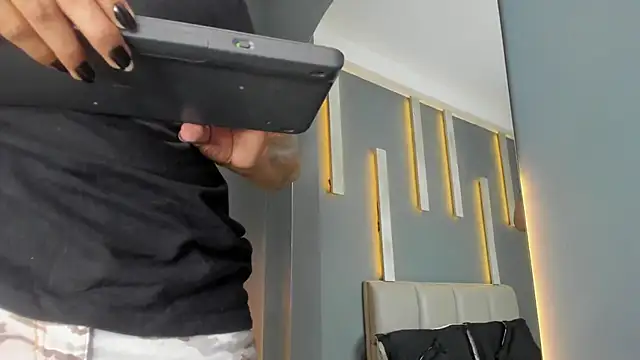 ArohomLester online show from November 2025 11:02:01 AM