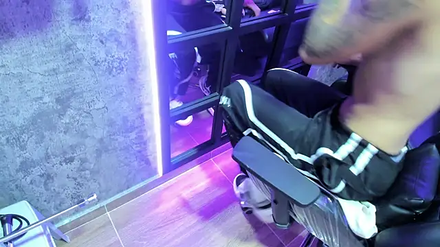 ArohomLester online show from January 2026 05:06:02 PM