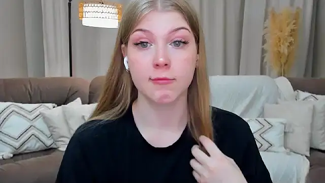 Snapshot of Stella_Light chatting on May 2026 06:28:02 PM Stella Light online show from May 2026 06:28:02 PM