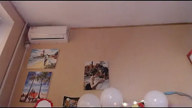 Snapshot of GloriaUpperLove chatting on September 2025 06:17:01 AM GloriaUpperLove online show from September 2025 06:17:01 AM