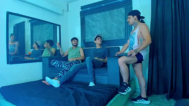 Snapshot of _AlecLawrence chatting on December 2025 12:43:01 PM AlecLawrence online show from December 2025 12:43:01 PM