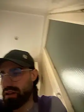 Snapshot of Paapii1098 chatting on February 2026 06:39:01 PM Paapii1098 online show from February 2026 06:39:01 PM