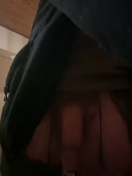 Snapshot of bart98geil chatting on February 2026 04:40:02 AM bart98geil online show from February 2026 04:40:02 AM