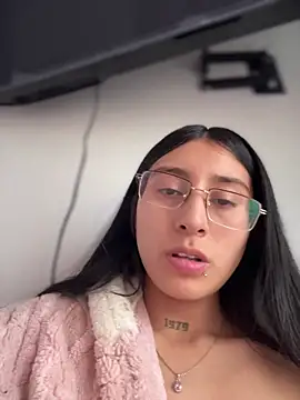 Violeet-Smith online show from April 2026 06:04:02 PM