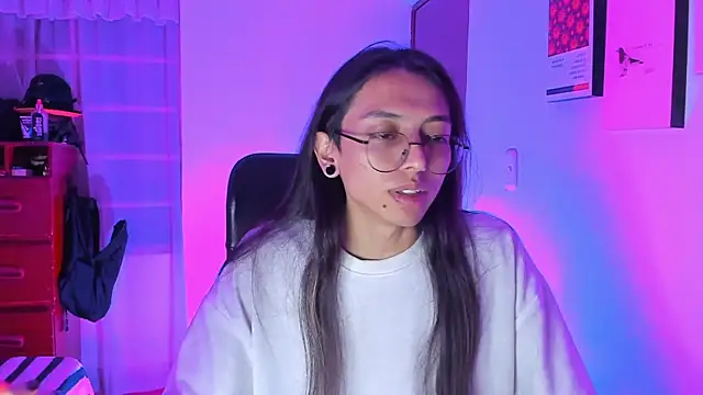 Snapshot of _Astrea_ chatting on February 2026 01:17:01 AM Astrea online show from February 2026 01:17:01 AM