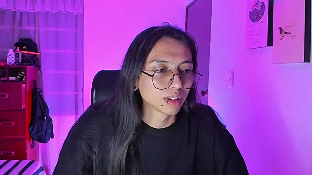 Snapshot of _Astrea_ chatting on March 2026 12:49:02 AM Astrea online show from March 2026 12:49:02 AM